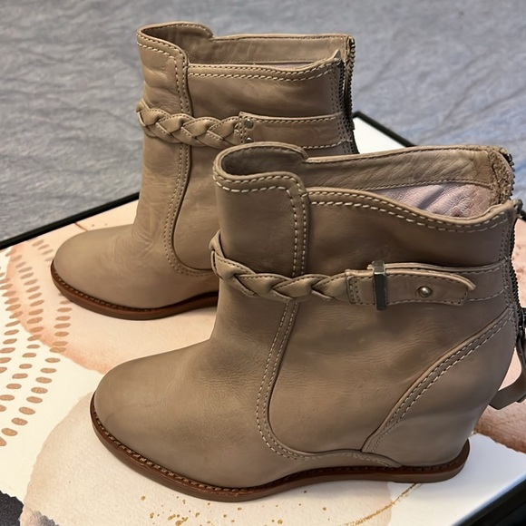 Johnston & Murphy women’s wedge boots - Picture 3 of 8